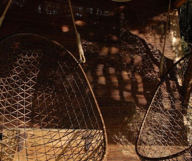 تختخواب و صبحانه Orion Tree Houses