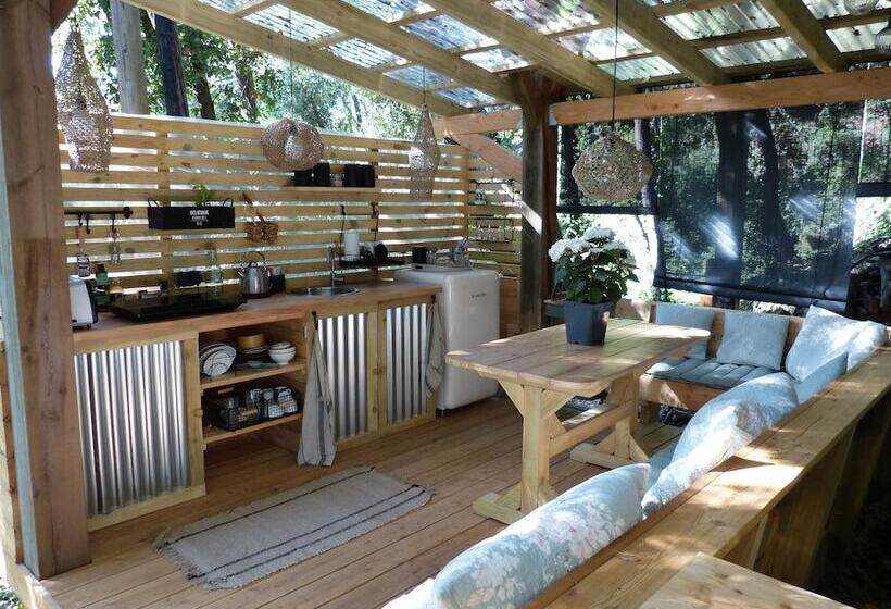 تختخواب و صبحانه Orion Tree Houses