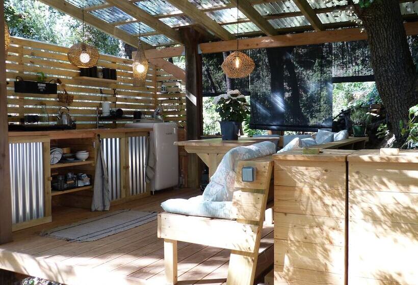 تختخواب و صبحانه Orion Tree Houses