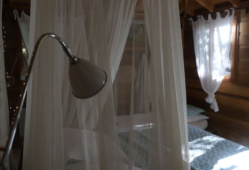 تختخواب و صبحانه Orion Tree Houses