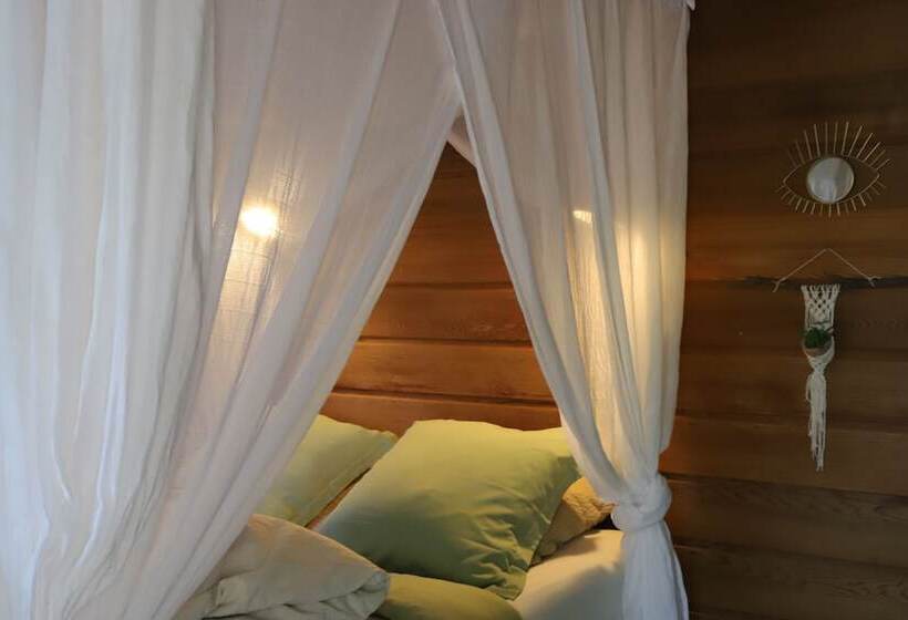 تختخواب و صبحانه Orion Tree Houses