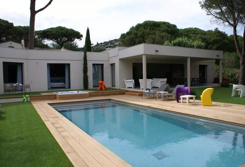 تختخواب و صبحانه Villa Californie