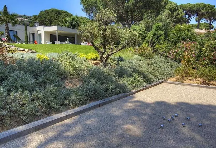 تختخواب و صبحانه Villa Californie
