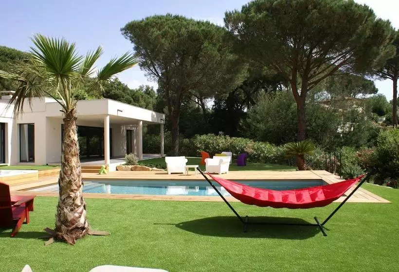تختخواب و صبحانه Villa Californie