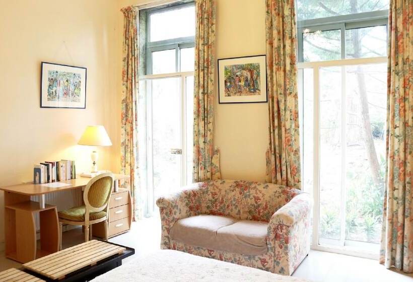تختخواب و صبحانه Villa Sequoia Garden