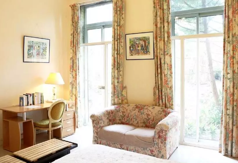 تختخواب و صبحانه Villa Sequoia Garden