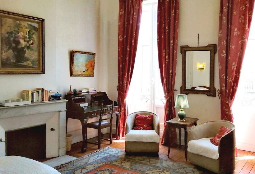 تختخواب و صبحانه Villa Sequoia Garden