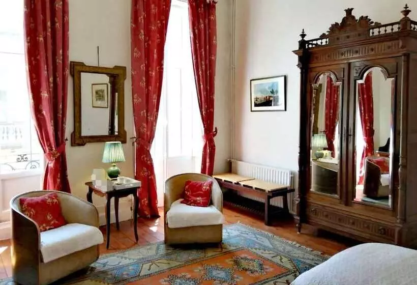 تختخواب و صبحانه Villa Sequoia Garden