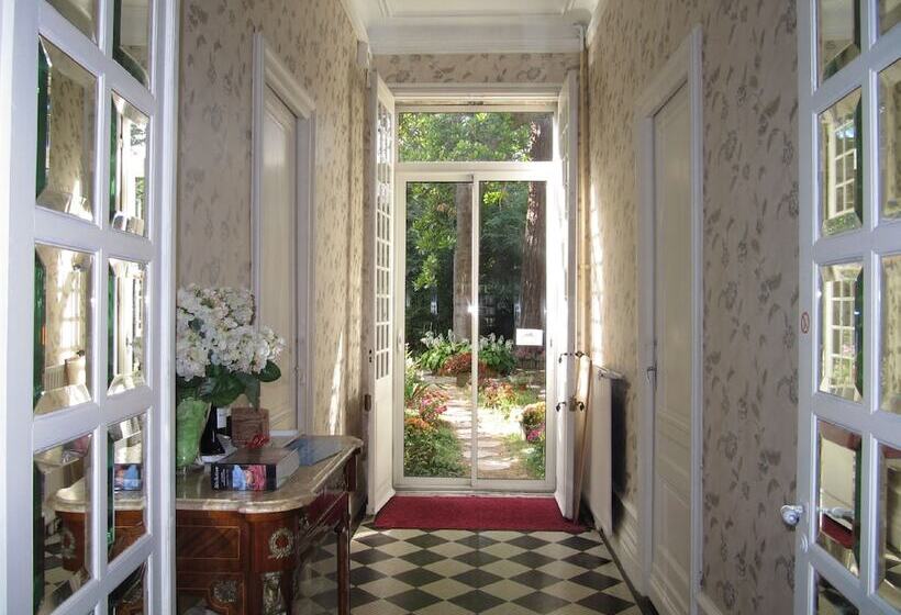 تختخواب و صبحانه Villa Sequoia Garden