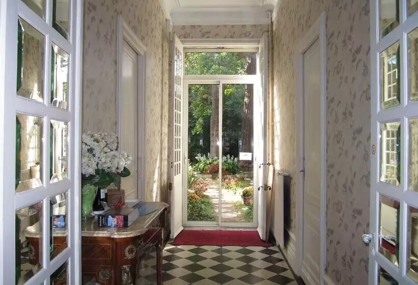 تختخواب و صبحانه Villa Sequoia Garden