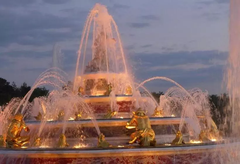 تختخواب و صبحانه Les Versaillaises