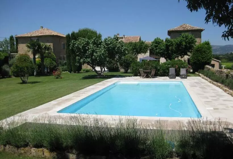 ベッドアンドブレックファースト Auberge Du Vin