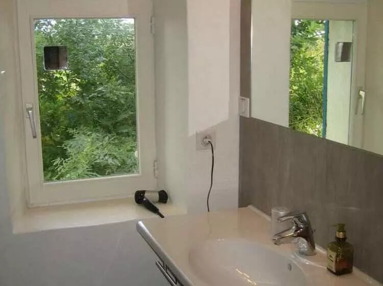 ベッドアンドブレックファースト Auberge Du Vin