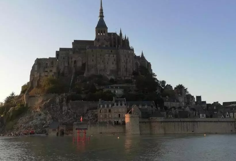ベッドアンドブレックファースト Chambres D'hôtes Les Fleurettes En Baie Du Mont Saint Michel