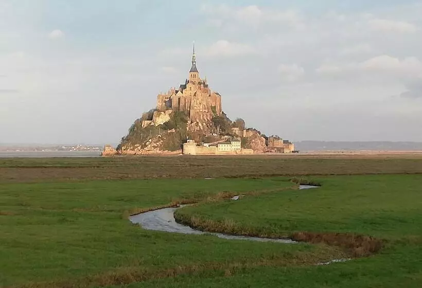 ベッドアンドブレックファースト Chambres D'hôtes Les Fleurettes En Baie Du Mont Saint Michel