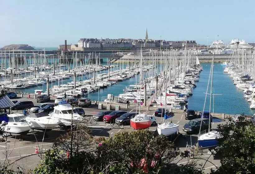 ベッドアンドブレックファースト Chambres D'hôtes Les Fleurettes En Baie Du Mont Saint Michel