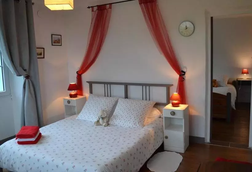 ベッドアンドブレックファースト L Araucaria Chambres D Hôtes Et Gîte