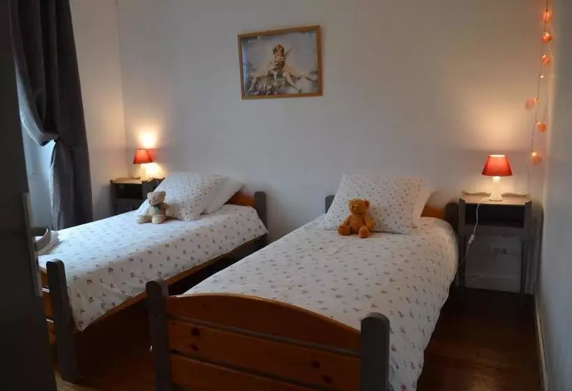 ベッドアンドブレックファースト L Araucaria Chambres D Hôtes Et Gîte