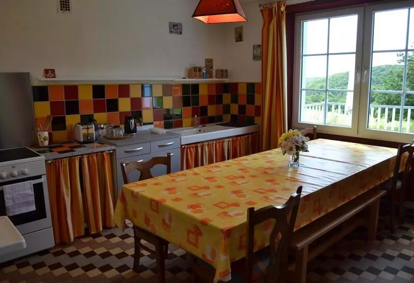 ベッドアンドブレックファースト L Araucaria Chambres D Hôtes Et Gîte