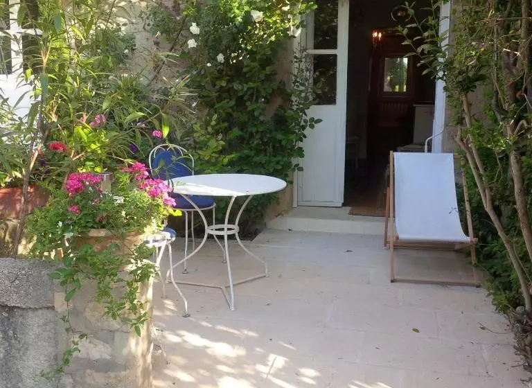 تختخواب و صبحانه La Nesquière Chambres D Hôtes