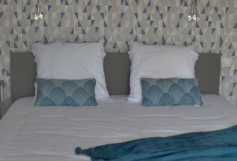 تختخواب و صبحانه La Romantique