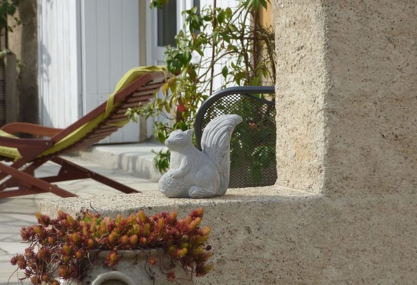 تختخواب و صبحانه La Romantique