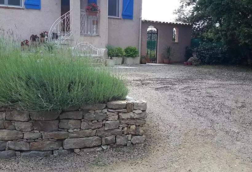 تختخواب و صبحانه L'abrialys