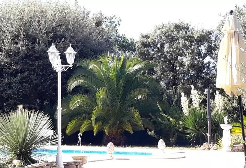 تختخواب و صبحانه L'abrialys