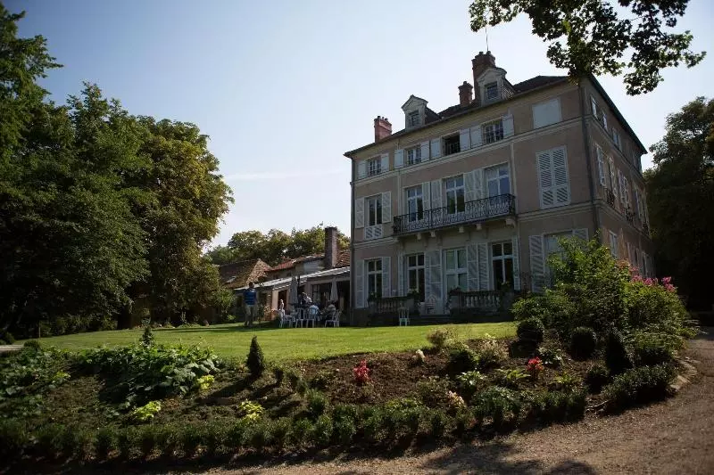 ベッドアンドブレックファースト Le Château De La Vierge