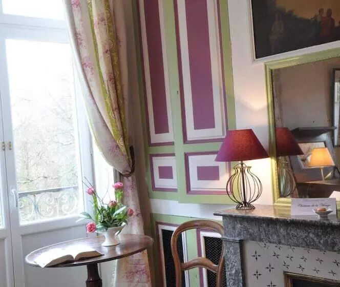 ベッドアンドブレックファースト Le Château De La Vierge