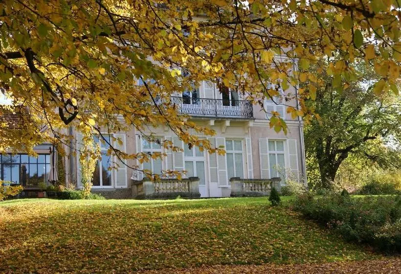 ベッドアンドブレックファースト Le Château De La Vierge