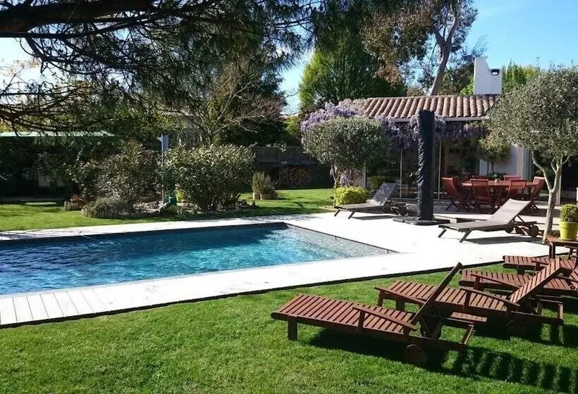 ベッドアンドブレックファースト Le Clos Des Romarins