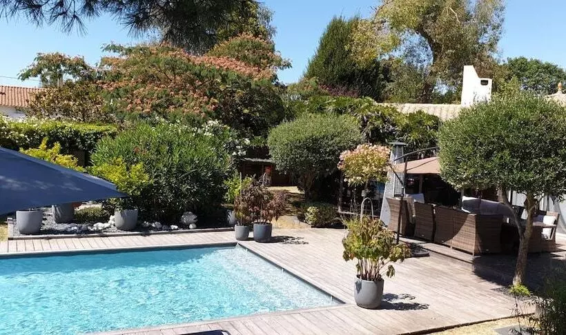 ベッドアンドブレックファースト Le Clos Des Romarins
