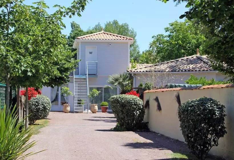 ベッドアンドブレックファースト Le Clos Des Romarins