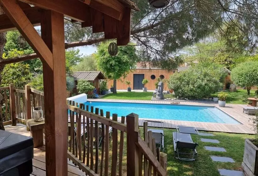 ベッドアンドブレックファースト Le Clos Des Romarins