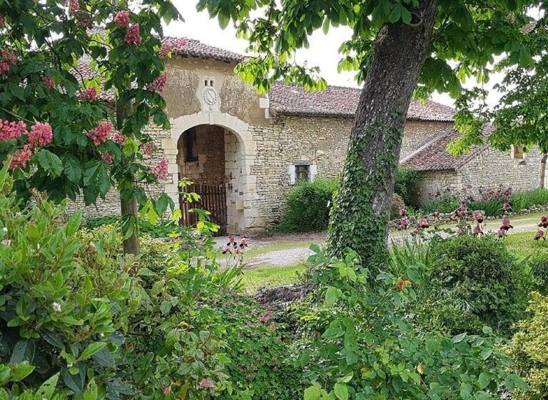 مبيت وإفطار Le Logis De La Pataudière