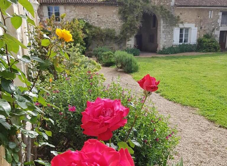 مبيت وإفطار Le Logis De La Pataudière