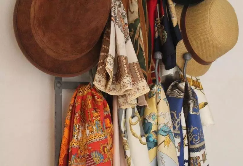 تختخواب و صبحانه Le Mas Des Lônes