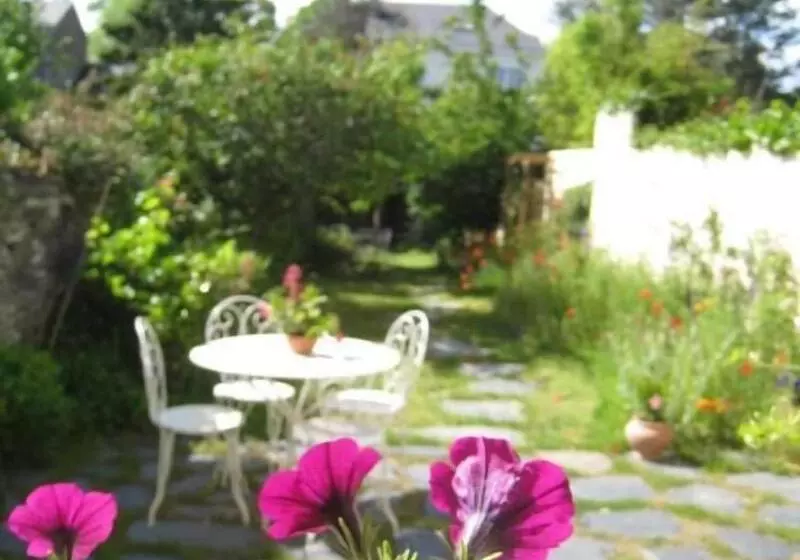 تختخواب و صبحانه Le Petit Quernon