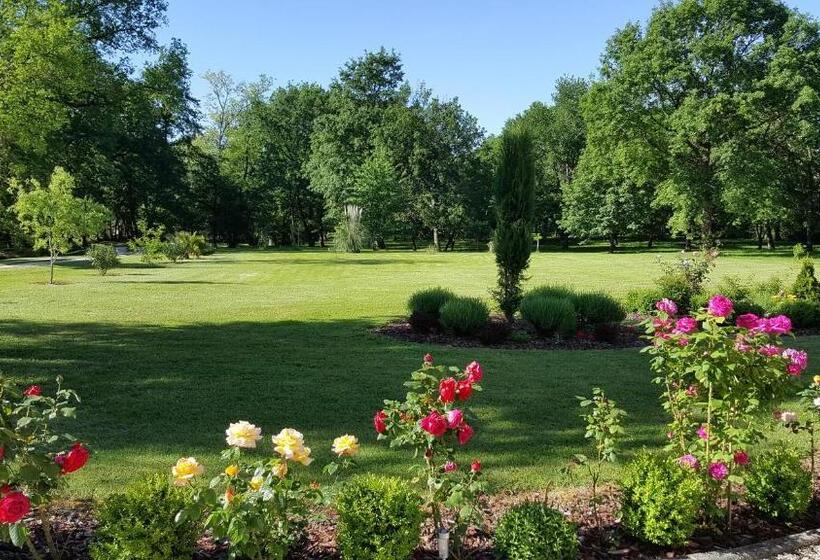 ベッドアンドブレックファースト Maison D Hôtes De Charme Les Bruhasses