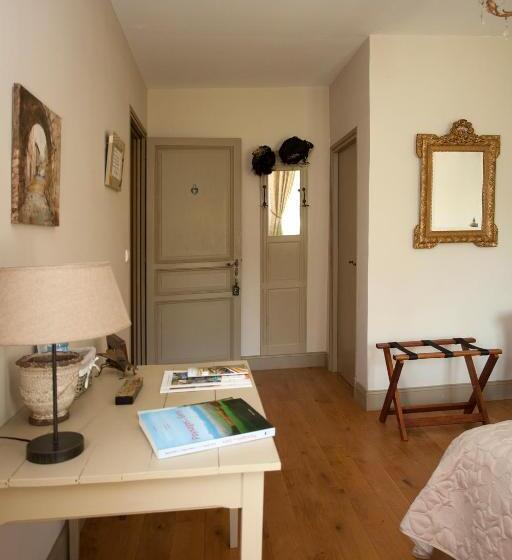 ベッドアンドブレックファースト Maison D Hôtes De Charme Les Bruhasses