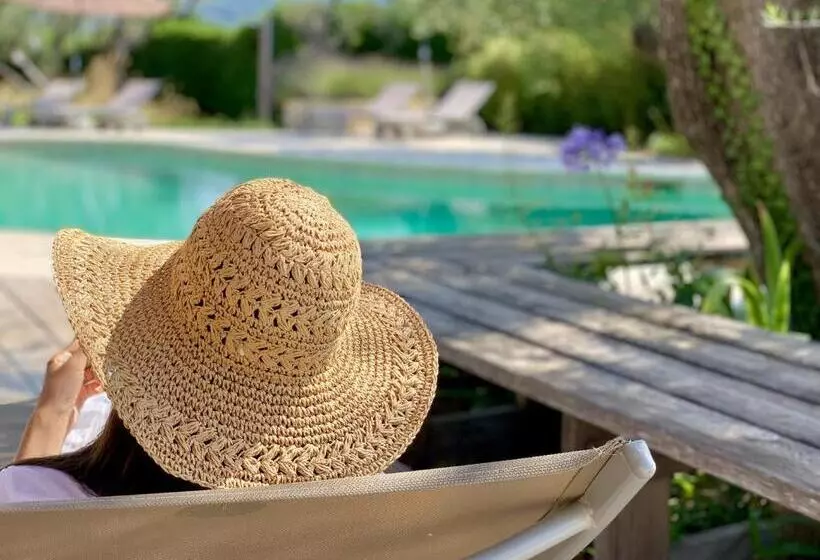 تختخواب و صبحانه Maison D'hôtes Bleu Azur
