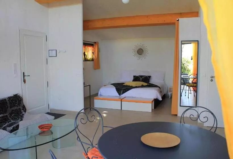 تختخواب و صبحانه Maison D'hôtes Bleu Azur