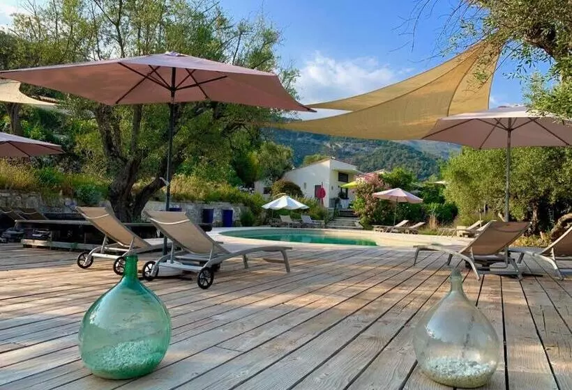 تختخواب و صبحانه Maison D'hôtes Bleu Azur