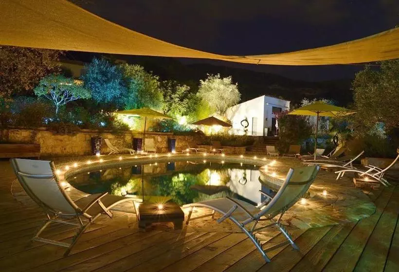 تختخواب و صبحانه Maison D'hôtes Bleu Azur