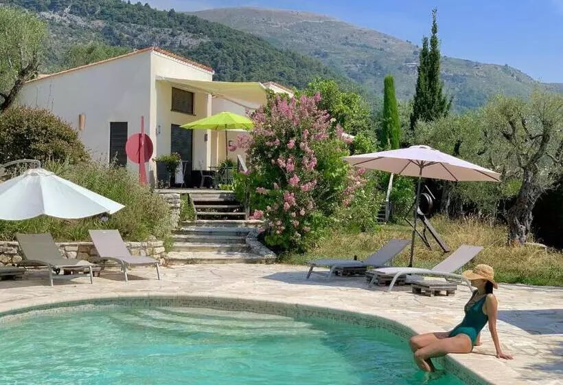 تختخواب و صبحانه Maison D'hôtes Bleu Azur