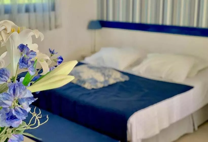 تختخواب و صبحانه Maison D'hôtes Bleu Azur