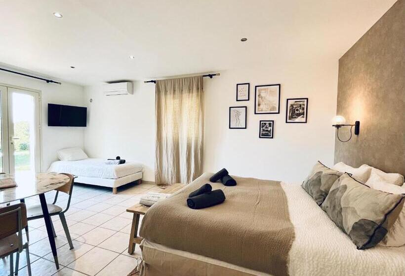 فندق Domaine De Licetto