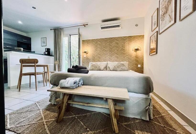 فندق Domaine De Licetto