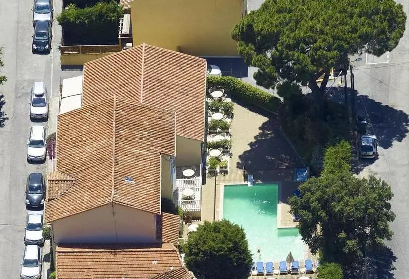 هتل Hôtel Lou Paouvadou